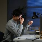 Person experiencing heavy eyes and eye strain without feeling sleepy